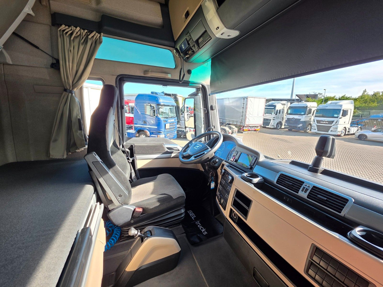 Trækker MAN TGX 18.460 4X2 LLS-U: billede 37 Trækker MAN TGX 18.460 4X2 LLS-U: billede 37