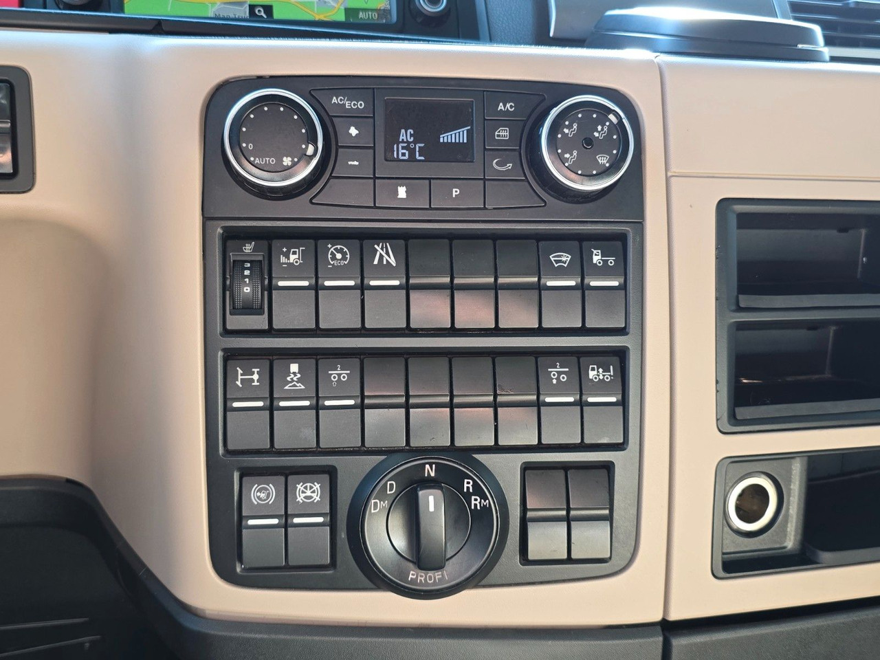 Trækker MAN TGX 18.460 4X2 LLS-U: billede 41 Trækker MAN TGX 18.460 4X2 LLS-U: billede 41