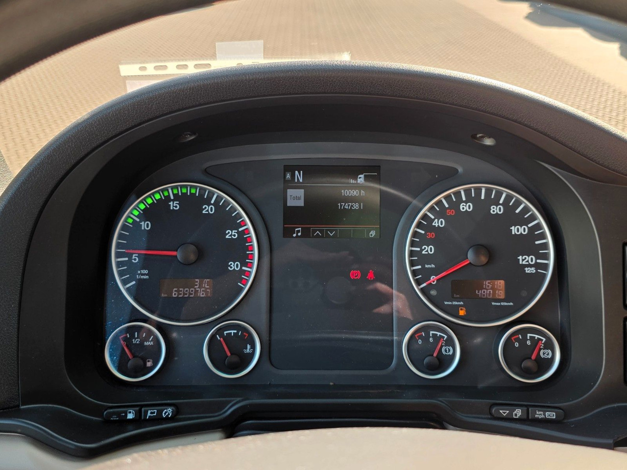 Trækker MAN TGX 18.460 4X2 LLS-U: billede 39 Trækker MAN TGX 18.460 4X2 LLS-U: billede 39