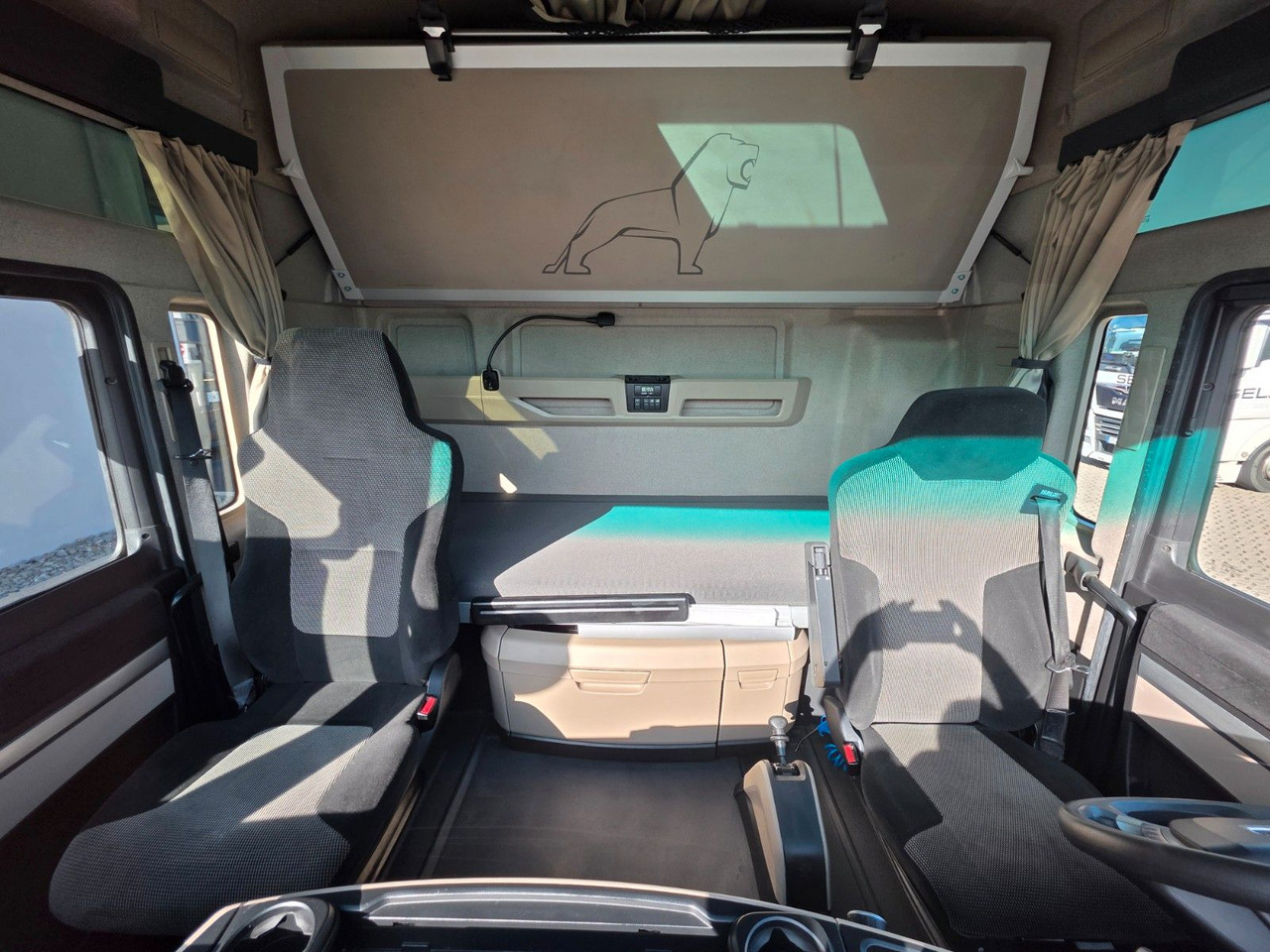 Trækker MAN TGX 18.460 4X2 LLS-U: billede 30 Trækker MAN TGX 18.460 4X2 LLS-U: billede 30