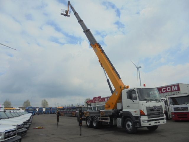 Hino 700 6X4 - Lastbil med mandskabslift: billede 3 Hino 700 6X4 - Lastbil med mandskabslift: billede 3