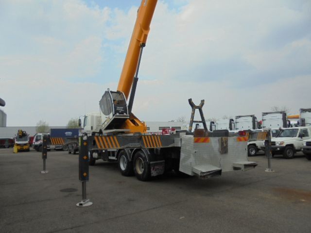Hino 700 6X4 - Lastbil med mandskabslift: billede 3 Hino 700 6X4 - Lastbil med mandskabslift: billede 3