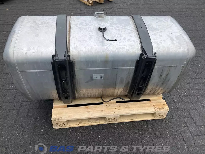Mercedes-Benz Brandstoftank Mercedes 630 Liter A 960 470 39 03 - Brændstoftank for Lastbil: billede 3 Mercedes-Benz Brandstoftank Mercedes 630 Liter A 960 470 39 03 - Brændstoftank for Lastbil: billede 3