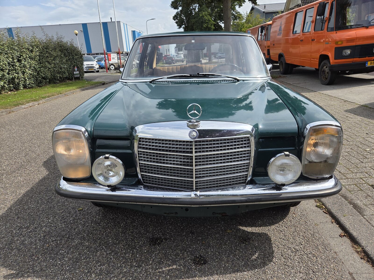 Mercedes-Benz 220 (W115) auto - Bil: billede 2 Mercedes-Benz 220 (W115) auto - Bil: billede 2