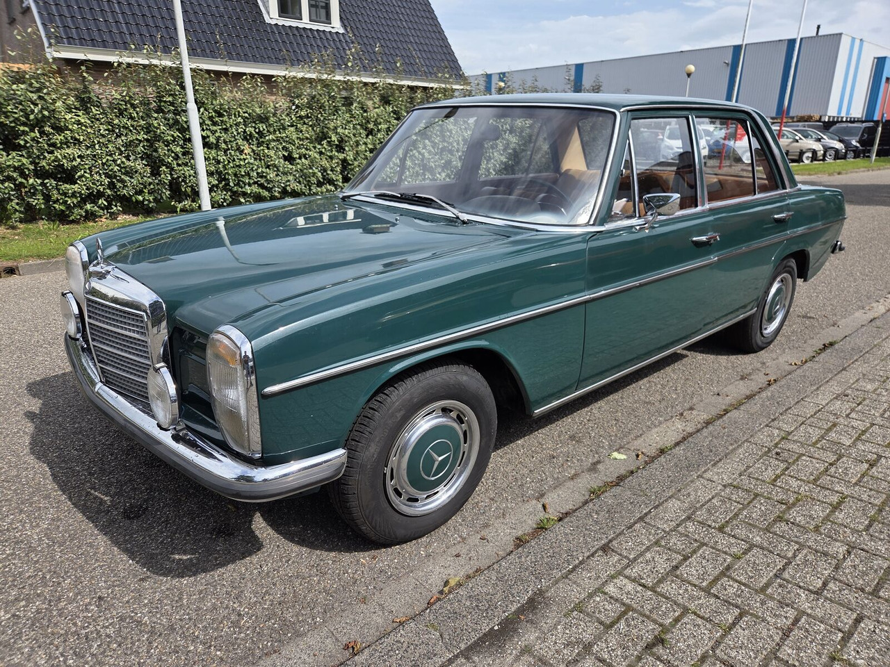 Mercedes-Benz 220 (W115) auto - Bil: billede 1 Mercedes-Benz 220 (W115) auto - Bil: billede 1