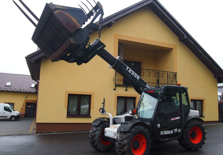 Ładowarka teleskopowa Bobcat T2556 2005 Ładowarka teleskopowa BOBCAT - Teleskop truck: billede 1 Ładowarka teleskopowa Bobcat T2556 2005 Ładowarka teleskopowa BOBCAT - Teleskop truck: billede 1