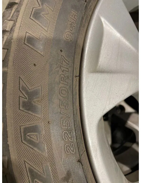 BMW *BMW velgen met Brigdestone banden *225/50 R17 - Dæk og fælge for Bil: billede 4 BMW *BMW velgen met Brigdestone banden *225/50 R17 - Dæk og fælge for Bil: billede 4