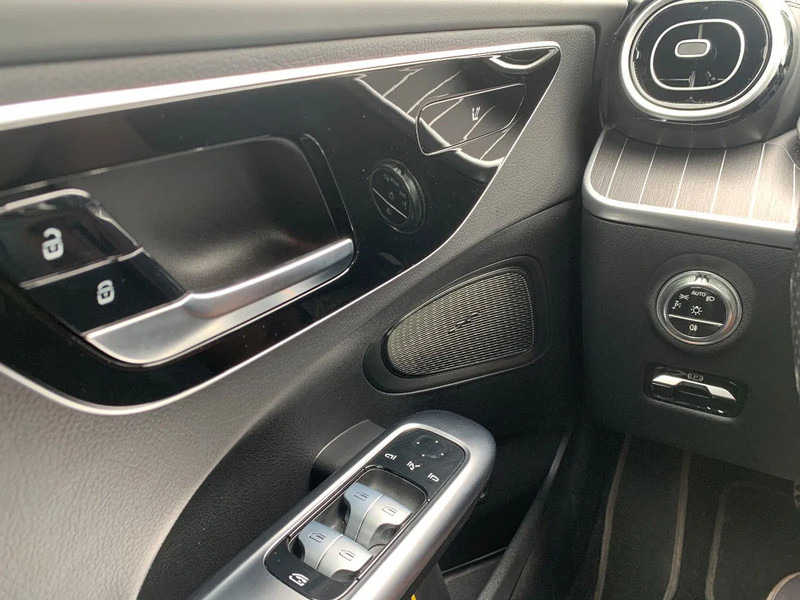Bil Mercedes-Benz C-Klasse 300*Parktronic*Thermatic*Distronic*Rijstrookassistent*Panoramische dak*: billede 8