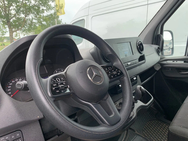 Mercedes-Benz Sprinter 317 CDI*L2H2*360°CAMERA*TEMPOMAT*NAVIGATIE*STOELVERWARMING* - Varevogn: billede 4 Mercedes-Benz Sprinter 317 CDI*L2H2*360°CAMERA*TEMPOMAT*NAVIGATIE*STOELVERWARMING* - Varevogn: billede 4