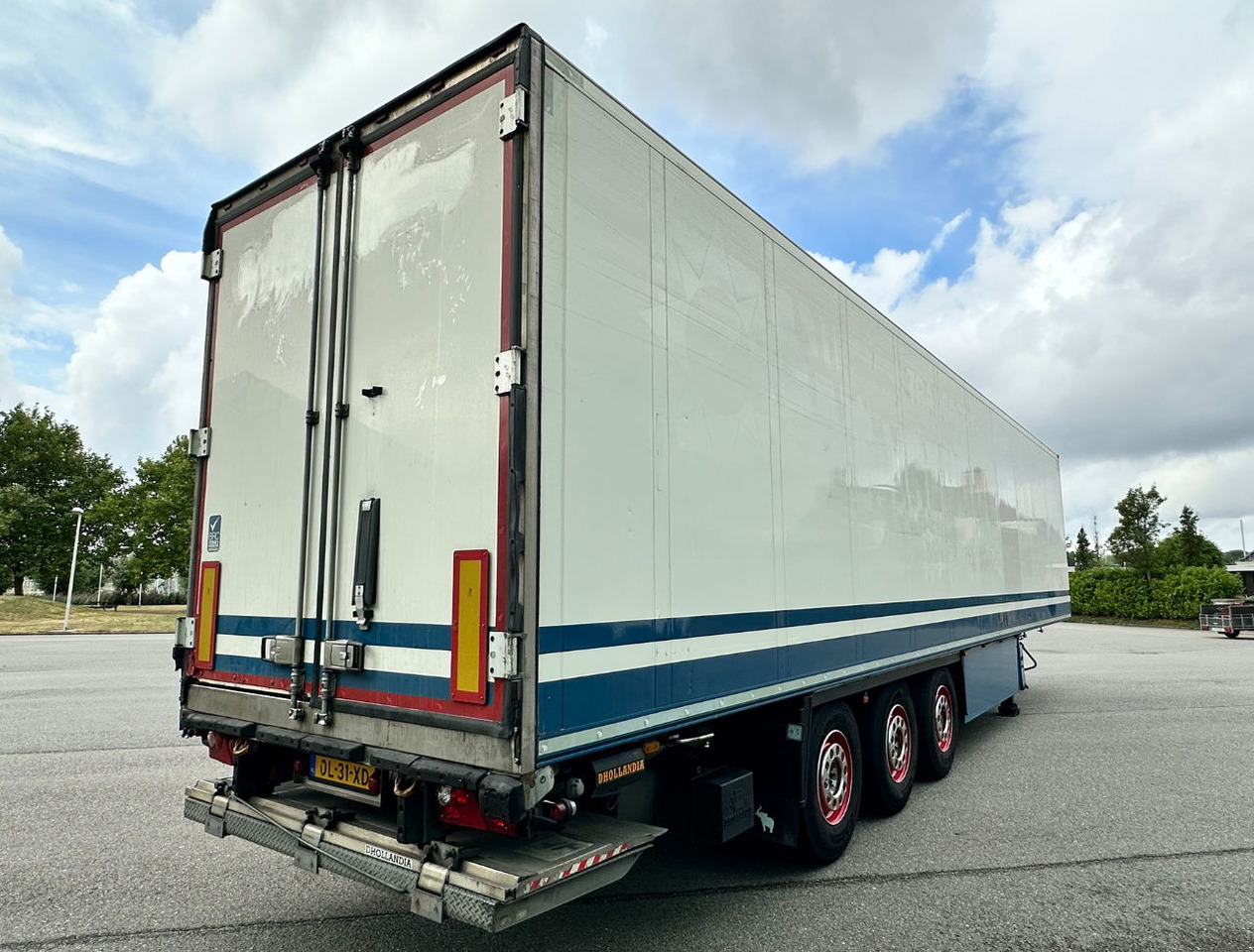 Schmitz Cargobull SCBS3B Carrier Vector 1550 Only 3367 Engine Hours Flowerwide 270 CM High Inside Lift Axle Tail Lift - Kølevogn sættevogn: billede 4 Schmitz Cargobull SCBS3B Carrier Vector 1550 Only 3367 Engine Hours Flowerwide 270 CM High Inside Lift Axle Tail Lift - Kølevogn sættevogn: billede 4