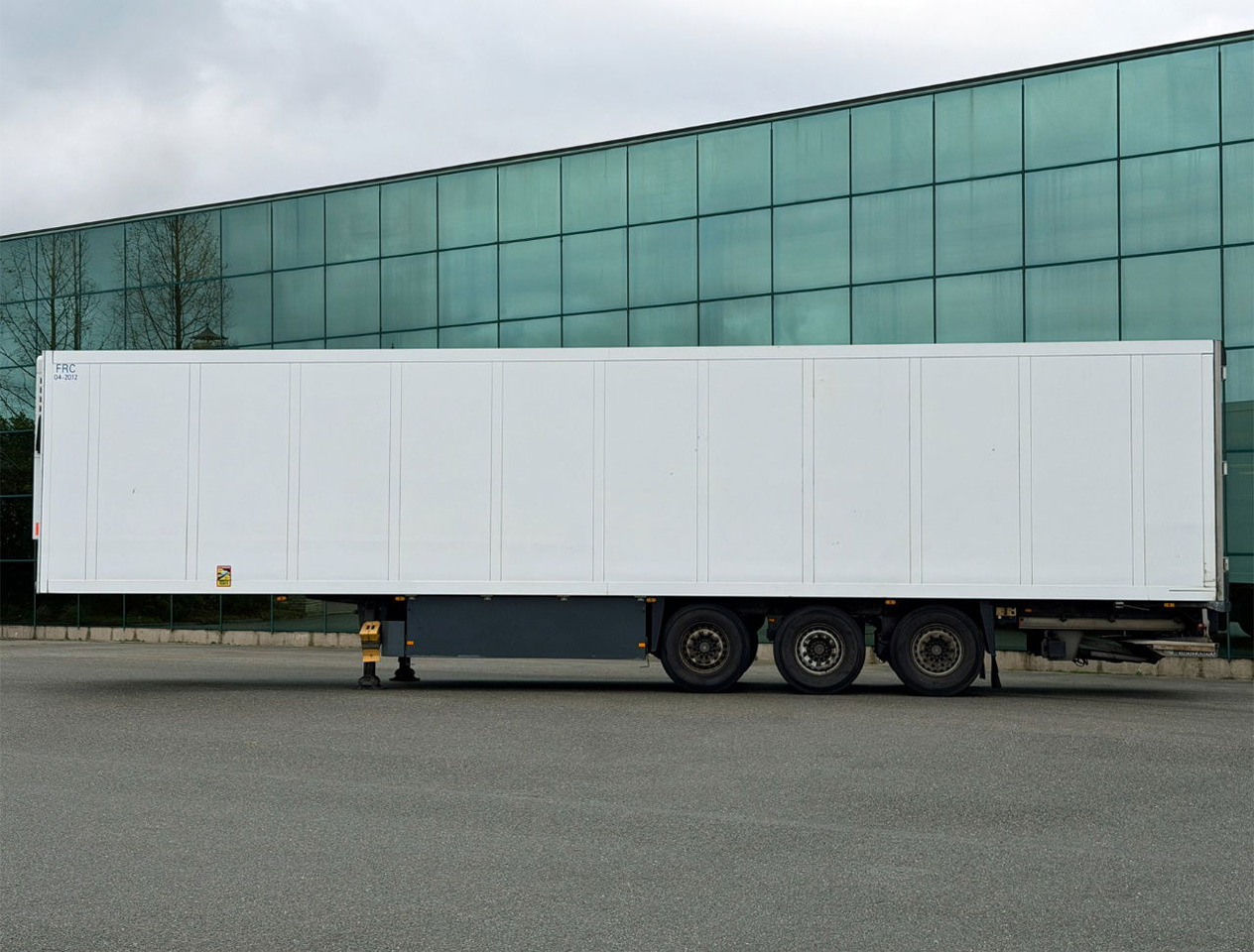 Schmitz Cargobull SKO24 Thermo King SL200e 265 CM High Flower Wide Disc Brakes Lift Axle NL Trailer - Kølevogn sættevogn: billede 2 Schmitz Cargobull SKO24 Thermo King SL200e 265 CM High Flower Wide Disc Brakes Lift Axle NL Trailer - Kølevogn sættevogn: billede 2