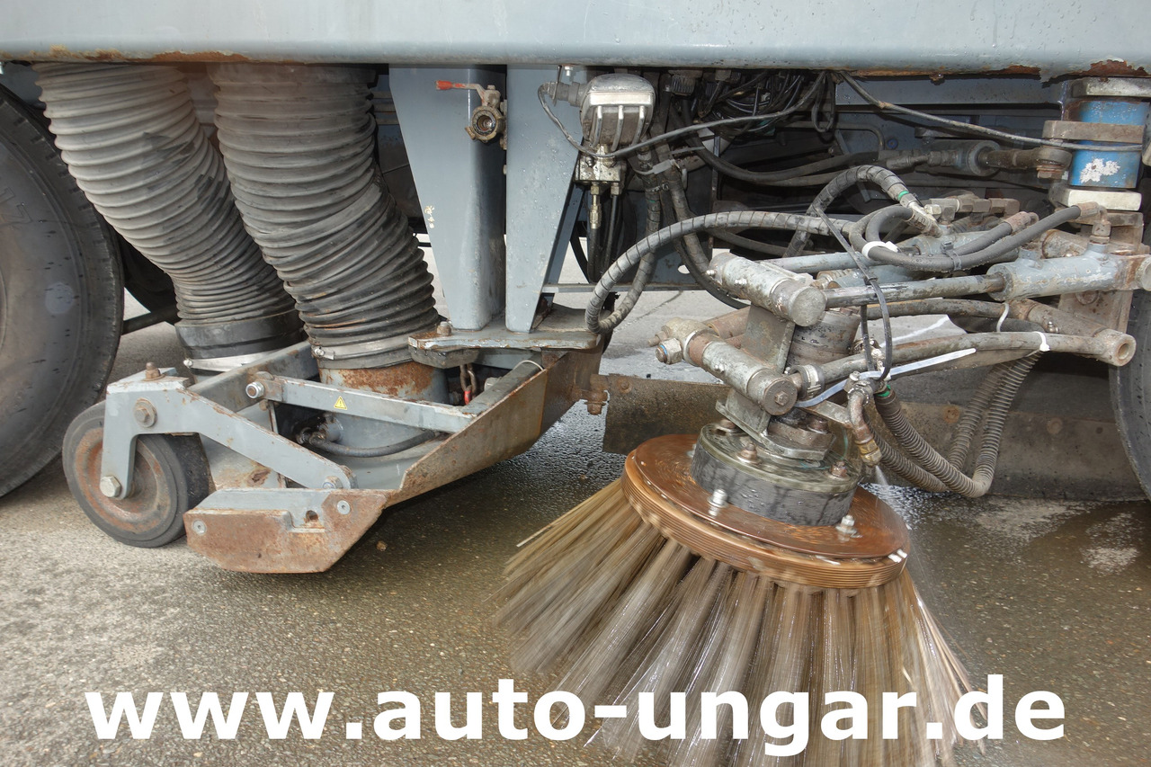 Aebi MFH 5000 Kehrmaschine Baujahr 2004 4-Rad Lenkung Wildkrautbesen - Fejebil: billede 5 Aebi MFH 5000 Kehrmaschine Baujahr 2004 4-Rad Lenkung Wildkrautbesen - Fejebil: billede 5