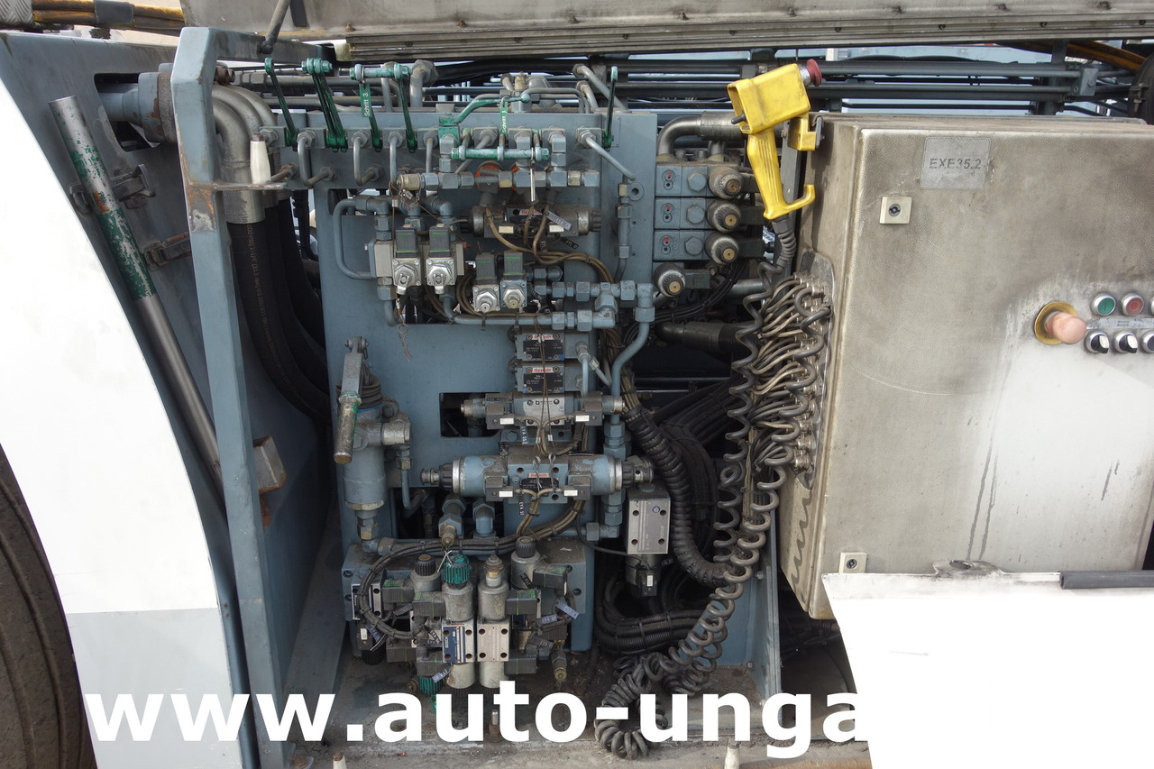 Push-back traktor Goldhofer AST-1X 1360 Allradlenkung 6x6 towbarless Pushback Airbus A380 Deutz TCD 2015 V08 - 1.360PS: billede 15 Push-back traktor Goldhofer AST-1X 1360 Allradlenkung 6x6 towbarless Pushback Airbus A380 Deutz TCD 2015 V08 - 1.360PS: billede 15