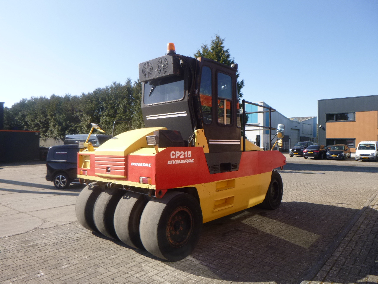 DYNAPAC CP215(HITACHI) - Gummihjulstromle: billede 4 DYNAPAC CP215(HITACHI) - Gummihjulstromle: billede 4