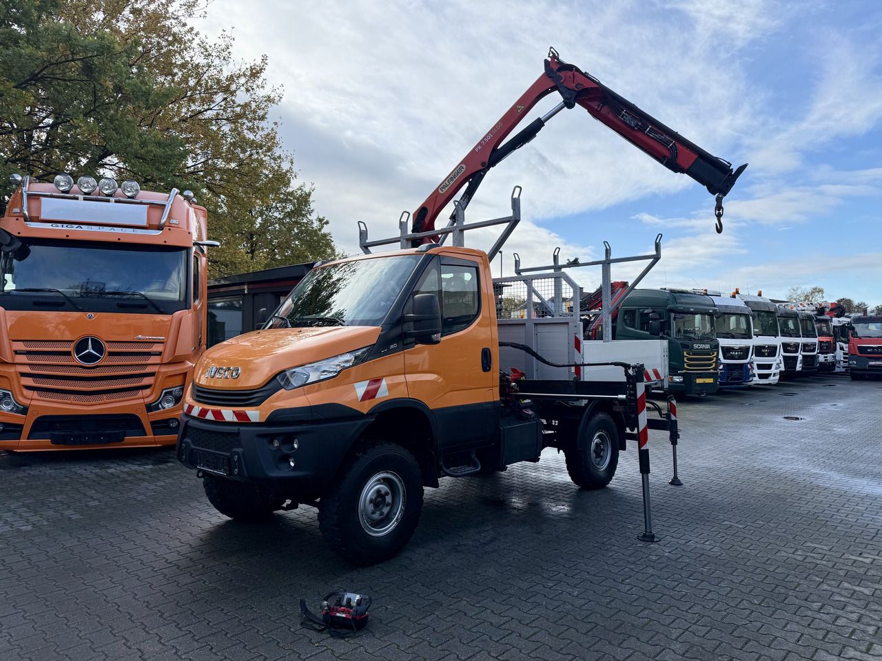 Iveco Daily 55S18W 4X4 Palfinger PK 7.501 - Lastbil med lad, Lastbil med kran: billede 1 Iveco Daily 55S18W 4X4 Palfinger PK 7.501 - Lastbil med lad, Lastbil med kran: billede 1
