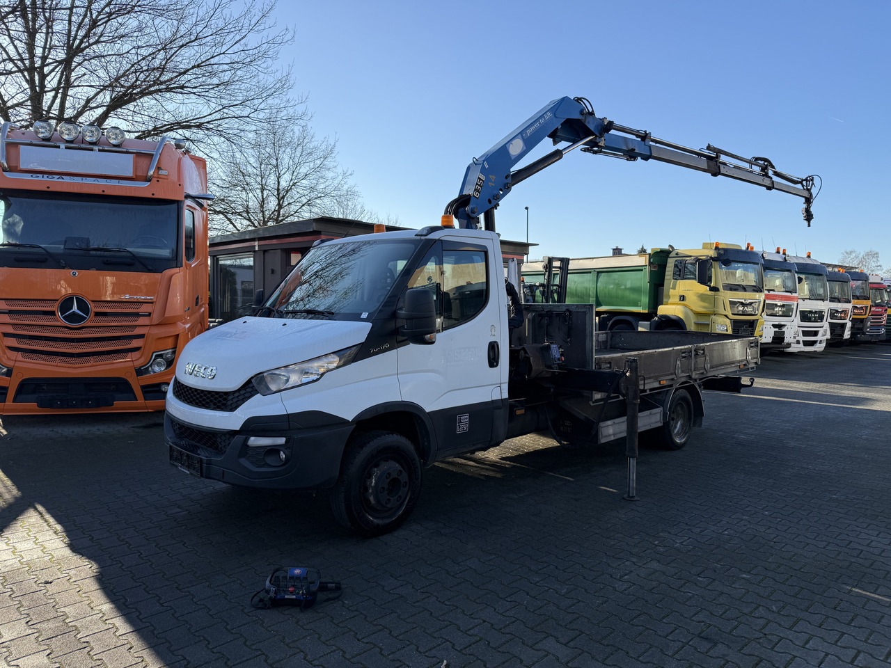 Iveco Daily 70C17 HMF 635 Kran bis 11 Meter - Lastbil med kran, Ladbil: billede 1 Iveco Daily 70C17 HMF 635 Kran bis 11 Meter - Lastbil med kran, Ladbil: billede 1