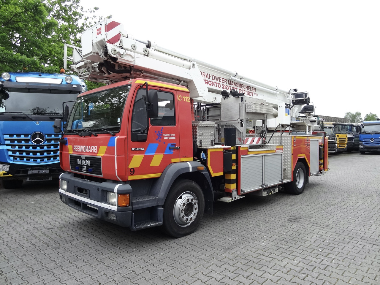 MAN L2000 18.284 Feuerwehr Bronto Skylift 27 Meter - Lastbil med mandskabslift: billede 1 MAN L2000 18.284 Feuerwehr Bronto Skylift 27 Meter - Lastbil med mandskabslift: billede 1