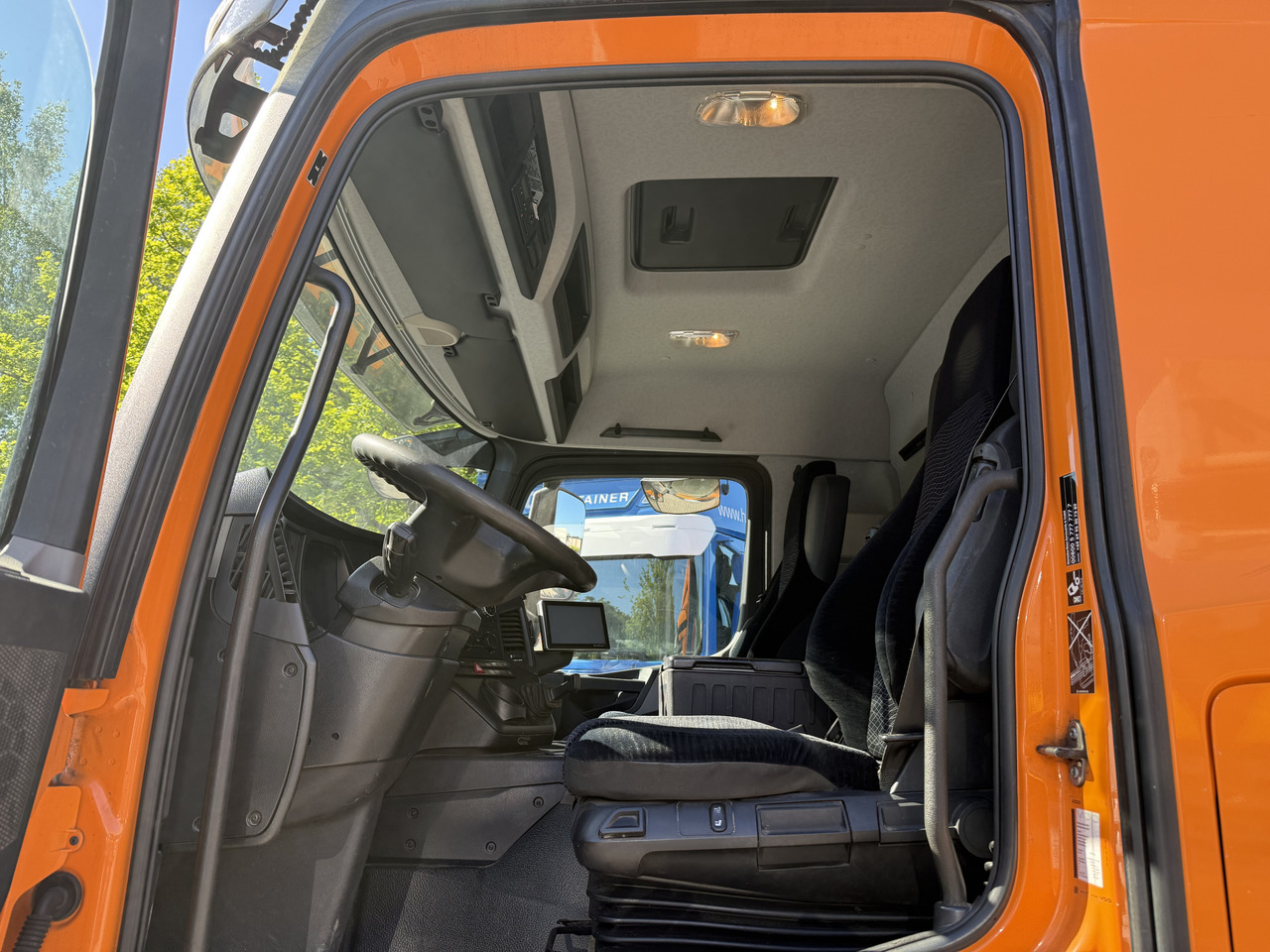 Mercedes-Benz Actros 1827 Kran Palfinger PK 9002 - Lastbil med kran, Lastbil med presenning: billede 4 Mercedes-Benz Actros 1827 Kran Palfinger PK 9002 - Lastbil med kran, Lastbil med presenning: billede 4