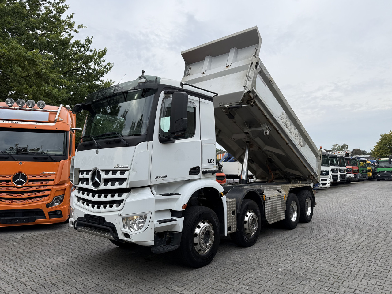 Mercedes-Benz Arocs 3245 K 8X4 - Tipvogn lastbil: billede 1 Mercedes-Benz Arocs 3245 K 8X4 - Tipvogn lastbil: billede 1
