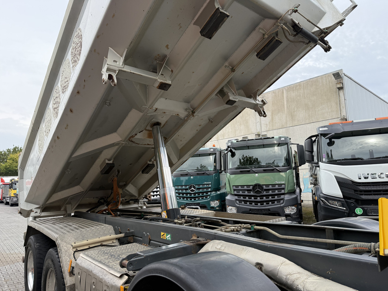 Mercedes-Benz Arocs 3245 K 8X4 - Tipvogn lastbil: billede 2 Mercedes-Benz Arocs 3245 K 8X4 - Tipvogn lastbil: billede 2