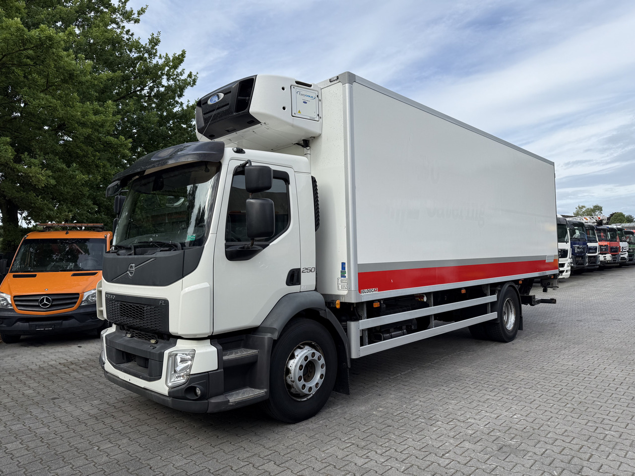 Volvo FL250.18 Carrier Supra 850Mt - Kølevogn lastbil: billede 1 Volvo FL250.18 Carrier Supra 850Mt - Kølevogn lastbil: billede 1