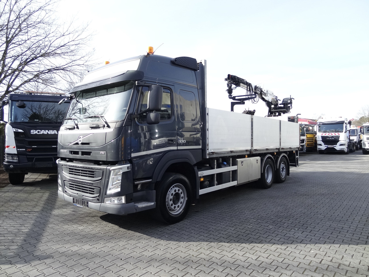 Volvo FM370 6X2*4 Kennis K14 Kran - Lastbil med kran, Lastbil med lad: billede 1 Volvo FM370 6X2*4 Kennis K14 Kran - Lastbil med kran, Lastbil med lad: billede 1