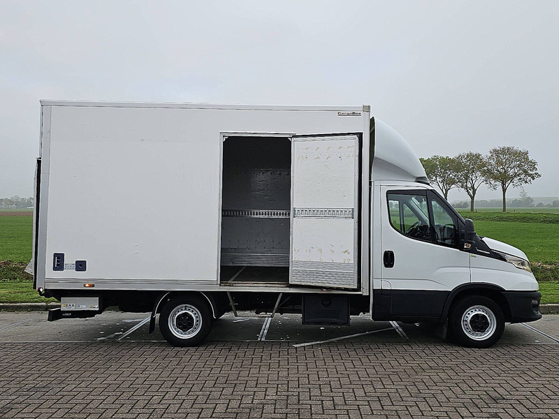 Varebil med kasse Iveco Daily 35S14       Bakwagen Laadklep!: billede 15