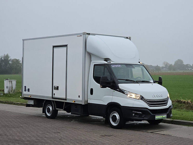Varebil med kasse Iveco Daily 35S14       Bakwagen Laadklep!: billede 5