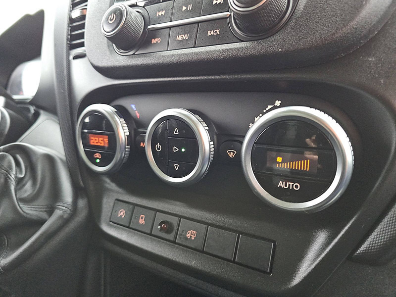 Varebil med kasse Iveco Daily 35S14       Bakwagen Laadklep!: billede 13