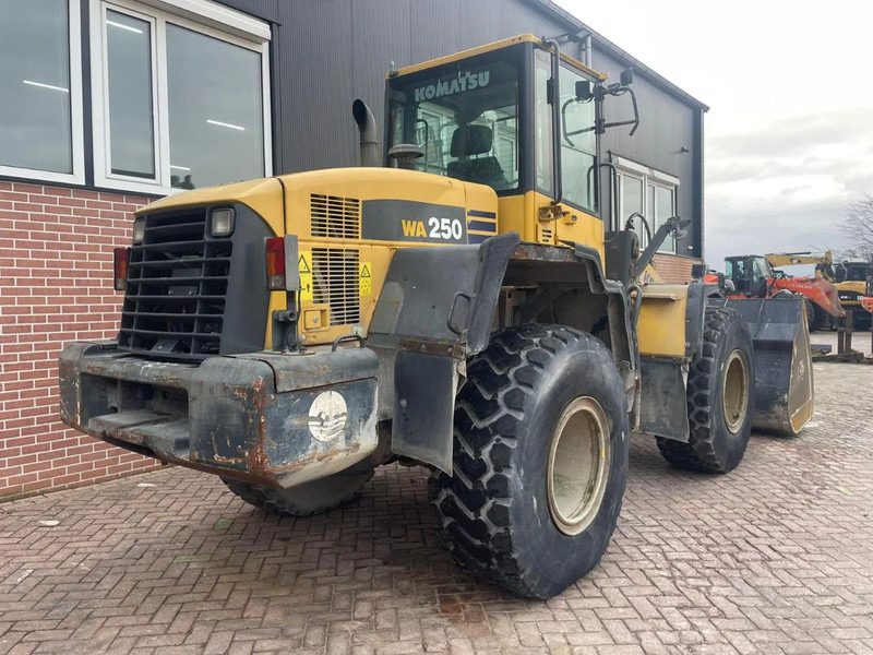 Komatsu WA250-5 - Gummihjulslæsser: billede 4 Komatsu WA250-5 - Gummihjulslæsser: billede 4