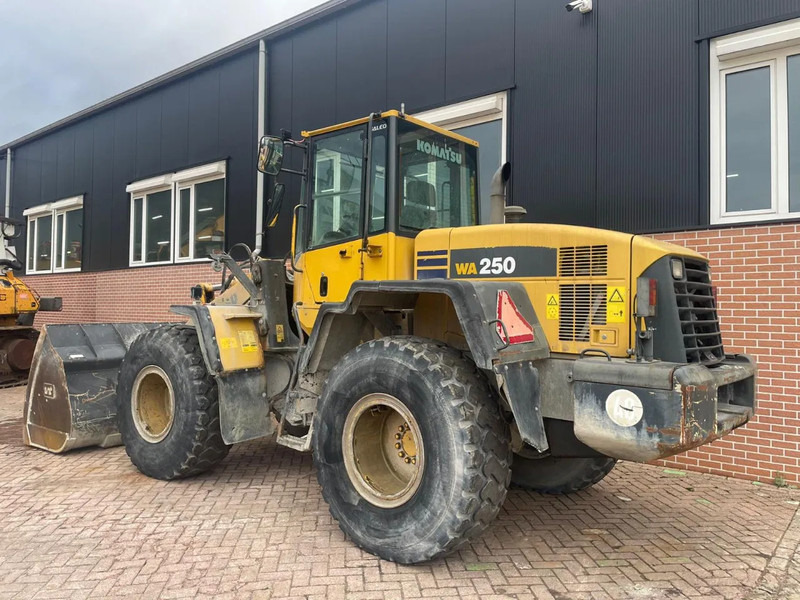 Komatsu WA250-5 - Gummihjulslæsser: billede 3 Komatsu WA250-5 - Gummihjulslæsser: billede 3