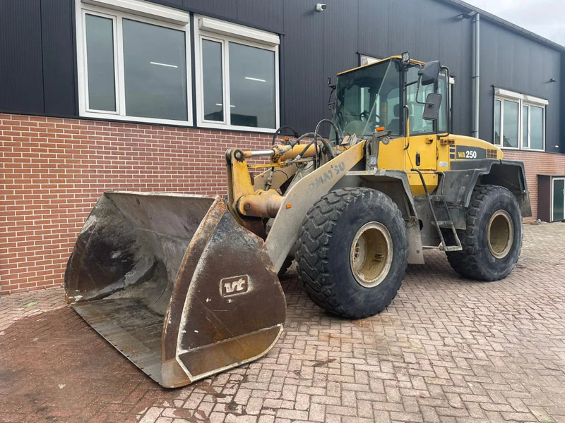 Komatsu WA250-5 - Gummihjulslæsser: billede 1 Komatsu WA250-5 - Gummihjulslæsser: billede 1