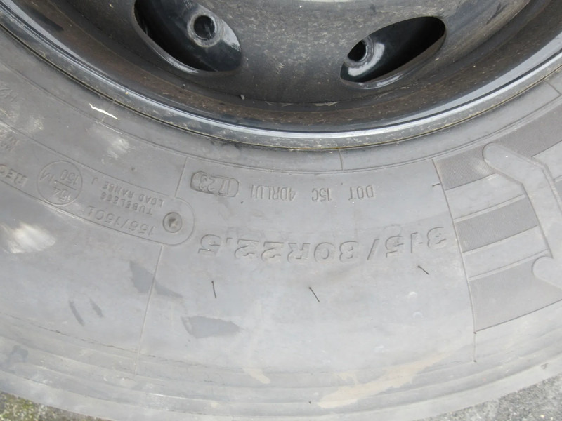 Bridgestone 315/ 80R 22.5 M+S 4 X VOORBAND MODEL 2023 2X 60 % 2X 90 % - Dæk for Lastbil: billede 4 Bridgestone 315/ 80R 22.5 M+S 4 X VOORBAND MODEL 2023 2X 60 % 2X 90 % - Dæk for Lastbil: billede 4