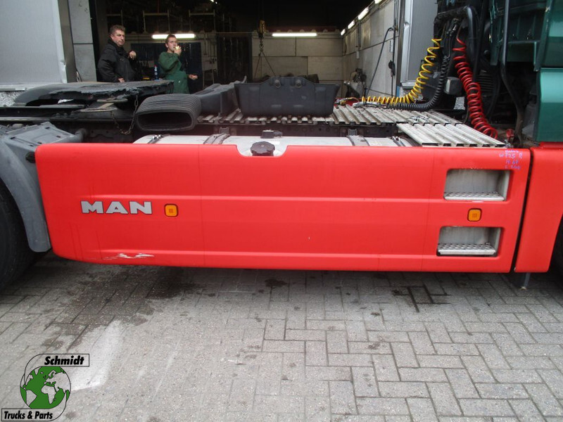 MAN TGX 18.400 81.41680-0050 ZIJBEKLEDING RECHTS - Ramme/ Chassis for Lastbil: billede 1 MAN TGX 18.400 81.41680-0050 ZIJBEKLEDING RECHTS - Ramme/ Chassis for Lastbil: billede 1