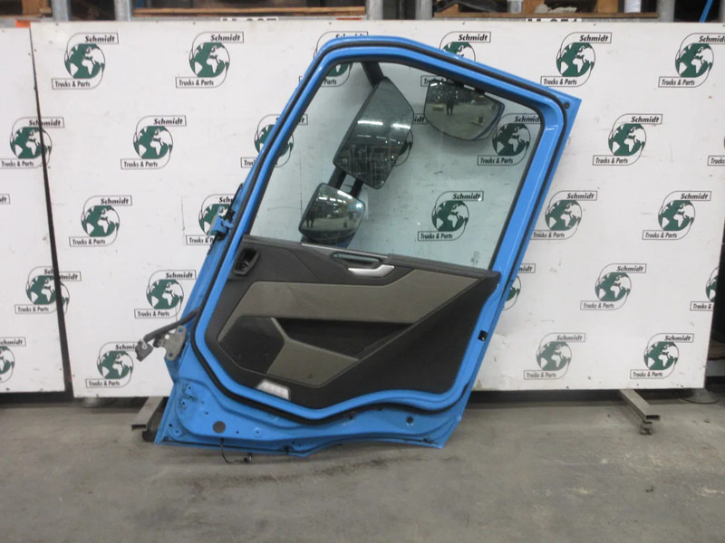 Volvo 84235902 DEUR RECHTS VOLVO FM 330 MODEL 2023 NIEUWE TYPE - Dør og reservedele for Lastbil: billede 2 Volvo 84235902 DEUR RECHTS VOLVO FM 330 MODEL 2023 NIEUWE TYPE - Dør og reservedele for Lastbil: billede 2