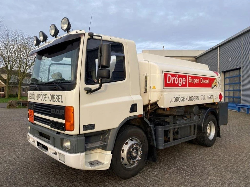DAF 65CF-240 / FULL STEEL / POMP / 3 COMPARTIMENTS / 8350 LITER / ONLY:25969 KM / EURO-2 / MANUAL / GOOD CONDITION - Tankbil: billede 1 DAF 65CF-240 / FULL STEEL / POMP / 3 COMPARTIMENTS / 8350 LITER / ONLY:25969 KM / EURO-2 / MANUAL / GOOD CONDITION - Tankbil: billede 1