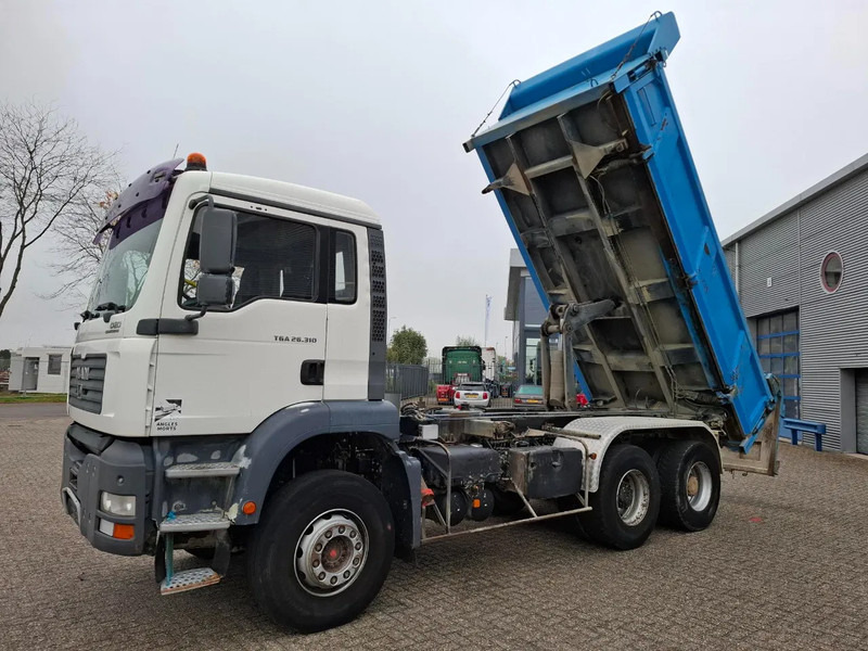 MAN TGA 26.310 / 6X4 / 2XBIG AXLE / 2SIDE TIPPER / ONLY:545423 KM / TUV:06-05-2026 / FULL-STEEL / AIRCO / MANUAL / EURO-4 / 2005 - Tipvogn lastbil: billede 1 MAN TGA 26.310 / 6X4 / 2XBIG AXLE / 2SIDE TIPPER / ONLY:545423 KM / TUV:06-05-2026 / FULL-STEEL / AIRCO / MANUAL / EURO-4 / 2005 - Tipvogn lastbil: billede 1