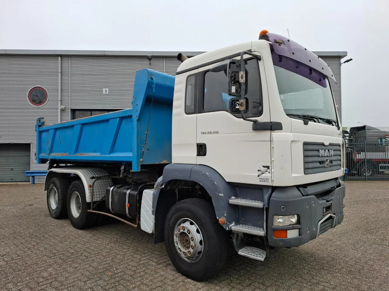 MAN TGA 26.310 / 6X4 / 2XBIG AXLE / 2SIDE TIPPER / ONLY:545423 KM / TUV:06-05-2026 / FULL-STEEL / AIRCO / MANUAL / EURO-4 / 2005 - Tipvogn lastbil: billede 4 MAN TGA 26.310 / 6X4 / 2XBIG AXLE / 2SIDE TIPPER / ONLY:545423 KM / TUV:06-05-2026 / FULL-STEEL / AIRCO / MANUAL / EURO-4 / 2005 - Tipvogn lastbil: billede 4