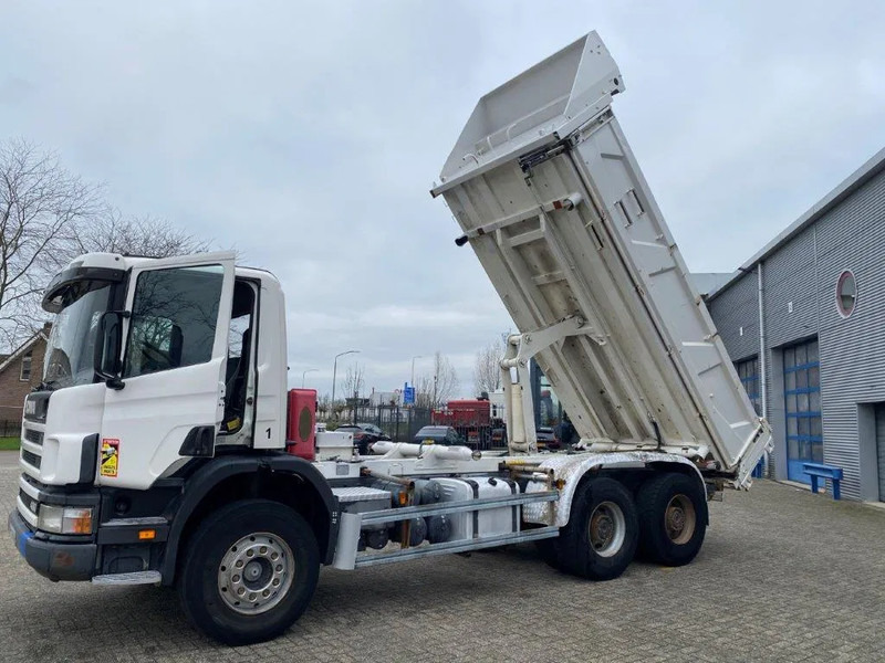 Scania 124-400 / 6X4 / RETARDER / BIG AXLE / FULL STEEL / 2SIDE TIPPER / OLD TACHO / AIRCO / MANUAL / EURO-2 / 2000 - Tipvogn lastbil: billede 2 Scania 124-400 / 6X4 / RETARDER / BIG AXLE / FULL STEEL / 2SIDE TIPPER / OLD TACHO / AIRCO / MANUAL / EURO-2 / 2000 - Tipvogn lastbil: billede 2