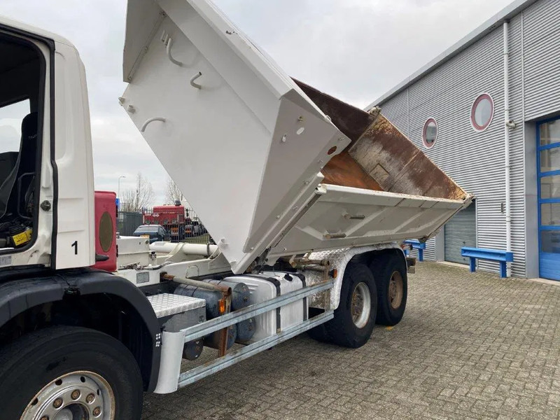 Scania 124-400 / 6X4 / RETARDER / BIG AXLE / FULL STEEL / 2SIDE TIPPER / OLD TACHO / AIRCO / MANUAL / EURO-2 / 2000 - Tipvogn lastbil: billede 3 Scania 124-400 / 6X4 / RETARDER / BIG AXLE / FULL STEEL / 2SIDE TIPPER / OLD TACHO / AIRCO / MANUAL / EURO-2 / 2000 - Tipvogn lastbil: billede 3