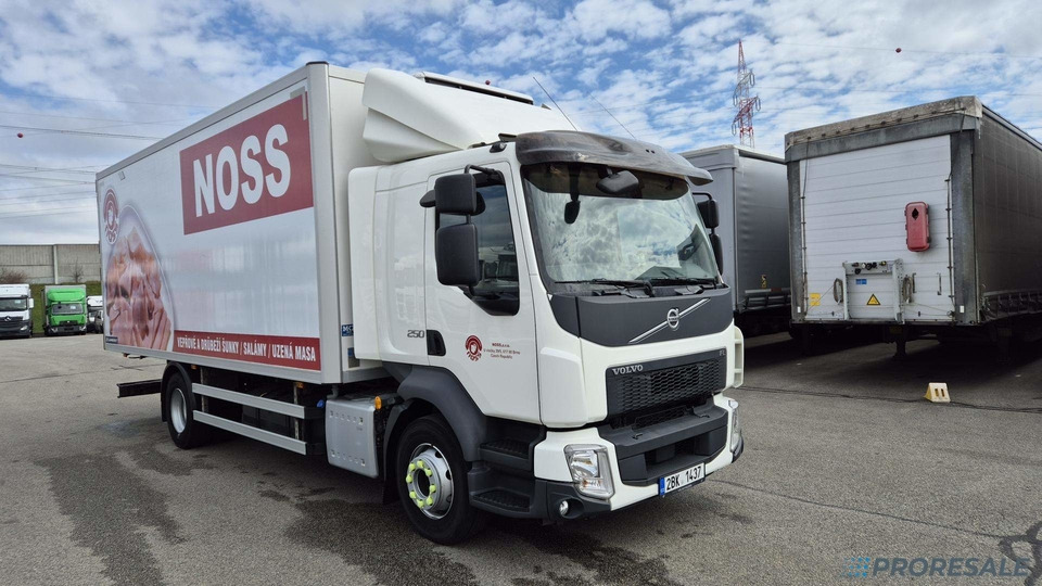 VOLVO FL 250 BB EURO 6 - mrazírna + CARRIER XARIOS 600 EL MAXI - Kølevogn lastbil: billede 1 VOLVO FL 250 BB EURO 6 - mrazírna + CARRIER XARIOS 600 EL MAXI - Kølevogn lastbil: billede 1