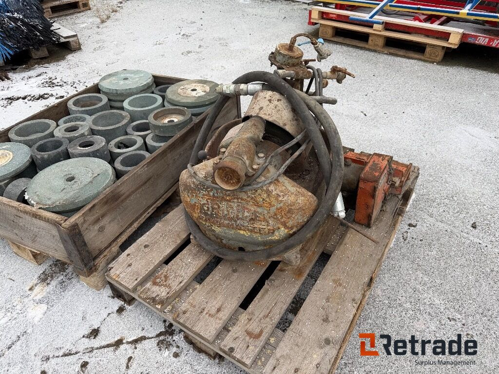 2 Slipmaskiner för mejselstål till bergborrmaskin - Bygningsudstyr: billede 2 2 Slipmaskiner för mejselstål till bergborrmaskin - Bygningsudstyr: billede 2