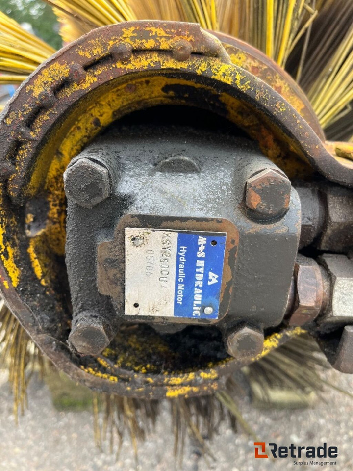 Forskelligt udstyr FM Hydraulisk fejekost - Børste til fejemaskiner: billede 5 Forskelligt udstyr FM Hydraulisk fejekost - Børste til fejemaskiner: billede 5