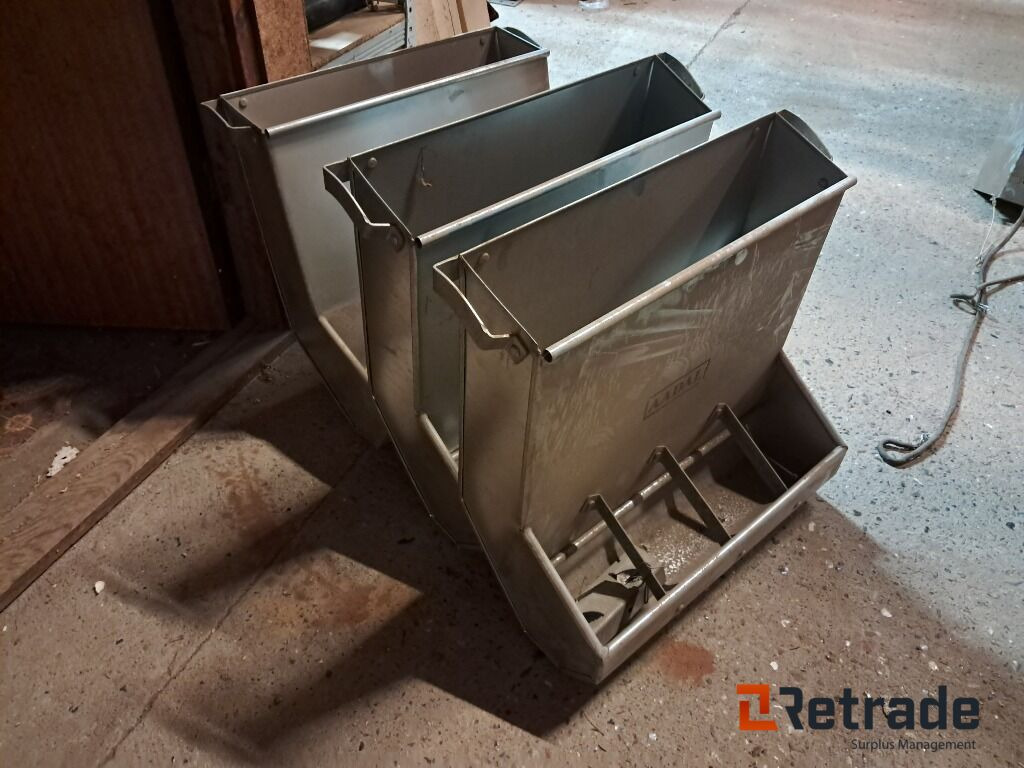 Foderautomater 3 stk Aadal - Landbrugsmaskine: billede 1 Foderautomater 3 stk Aadal - Landbrugsmaskine: billede 1