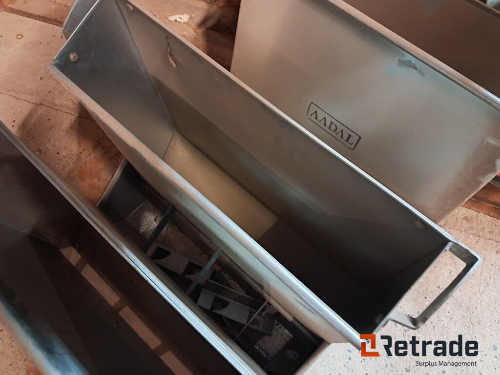 Foderautomater 3 stk Aadal - Landbrugsmaskine: billede 4 Foderautomater 3 stk Aadal - Landbrugsmaskine: billede 4