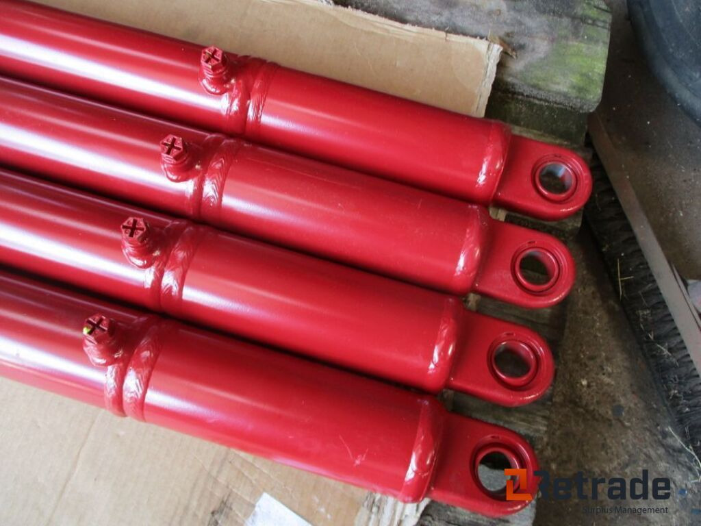 HYDRAULIK CYLINDER 4 STK. DOBBELTVIRKENDE / HYDRAULIC CYLINDER 4 PCS DOUBLE-ACTING - Landbrugsmaskine: billede 2 HYDRAULIK CYLINDER 4 STK. DOBBELTVIRKENDE / HYDRAULIC CYLINDER 4 PCS DOUBLE-ACTING - Landbrugsmaskine: billede 2