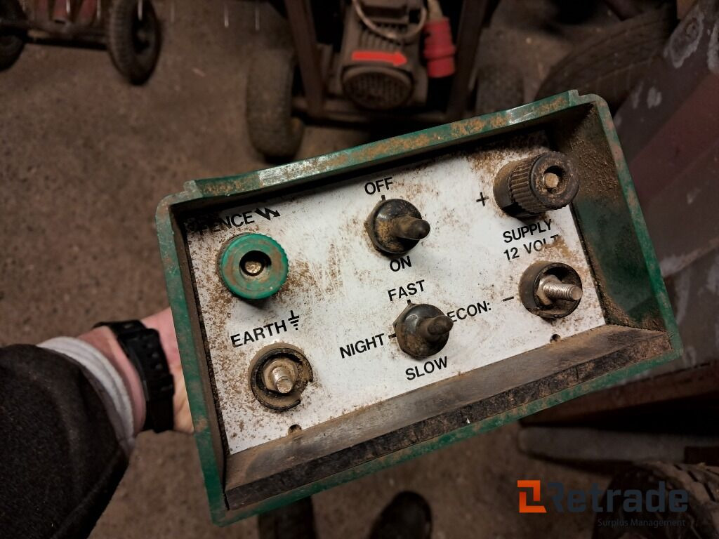 Hegnsapparat fra Electric Shepherd + 1000 m hegn ESB 200 - Landbrugsmaskine: billede 4 Hegnsapparat fra Electric Shepherd + 1000 m hegn ESB 200 - Landbrugsmaskine: billede 4