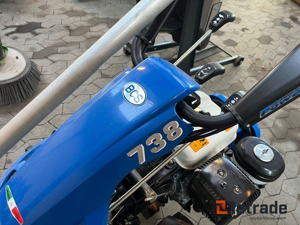 Redskabsbærer BCS 738 Power Safe Motoriseret med frontkost samt tilbehør - Landbrugsmaskine: billede 5 Redskabsbærer BCS 738 Power Safe Motoriseret med frontkost samt tilbehør - Landbrugsmaskine: billede 5