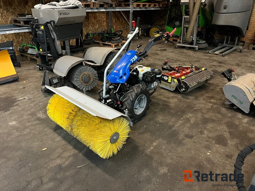 Redskabsbærer BCS 738 Power Safe Motoriseret med frontkost samt tilbehør - Landbrugsmaskine: billede 1 Redskabsbærer BCS 738 Power Safe Motoriseret med frontkost samt tilbehør - Landbrugsmaskine: billede 1