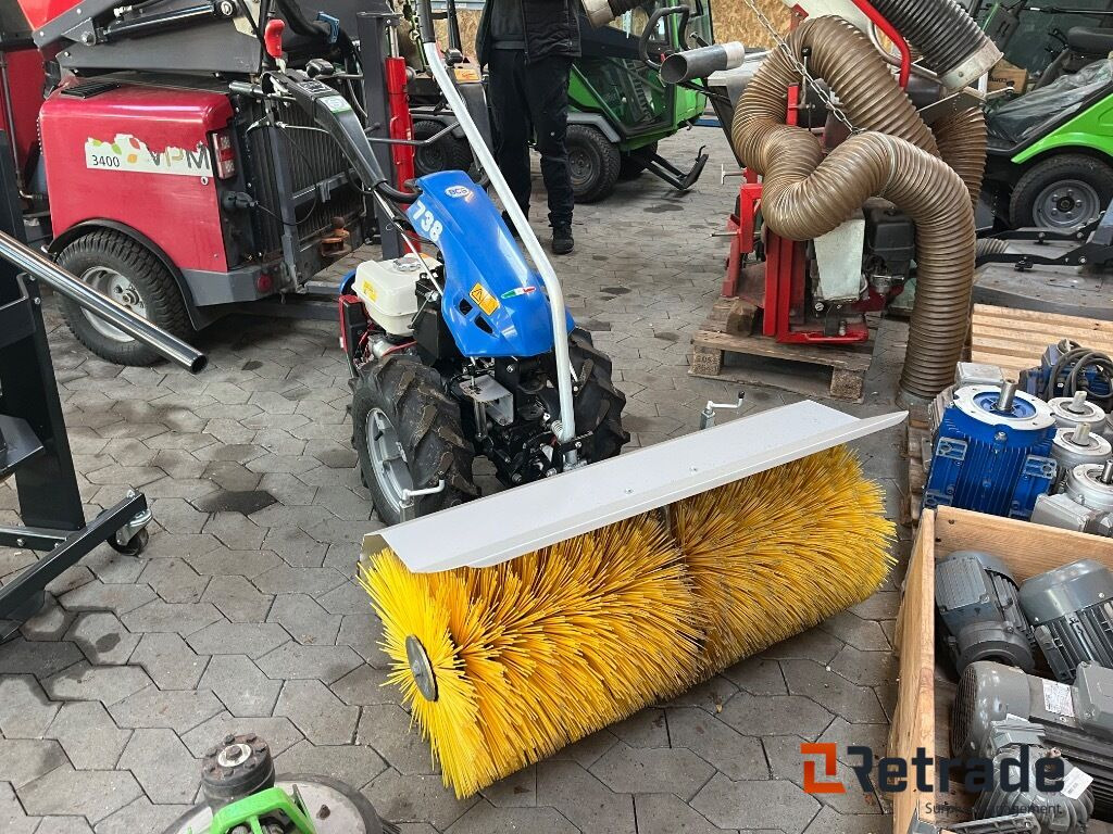 Redskabsbærer BCS 738 Power Safe Motoriseret med frontkost samt tilbehør - Landbrugsmaskine: billede 4 Redskabsbærer BCS 738 Power Safe Motoriseret med frontkost samt tilbehør - Landbrugsmaskine: billede 4